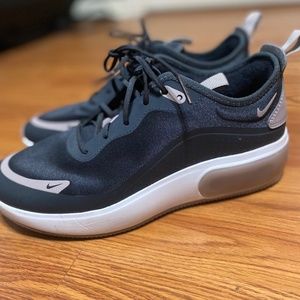 Women’s Nike Airmax dia sneakers